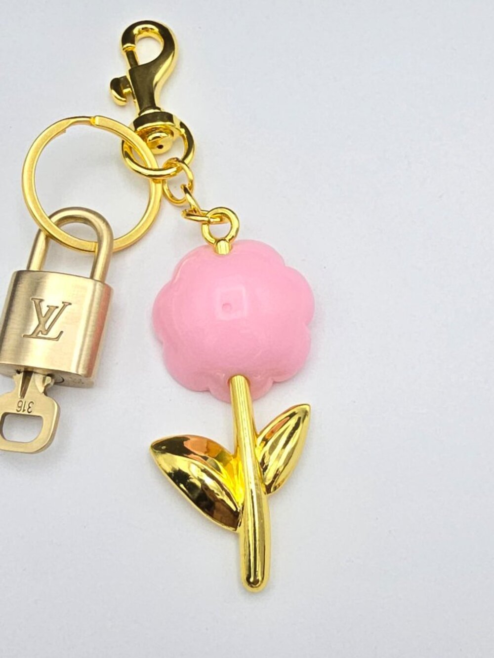 Authentic LV Louis Vuitton Gold Lock & Key 🔑 Unbranded Flower Keychain Charm - Picture 8 of 10